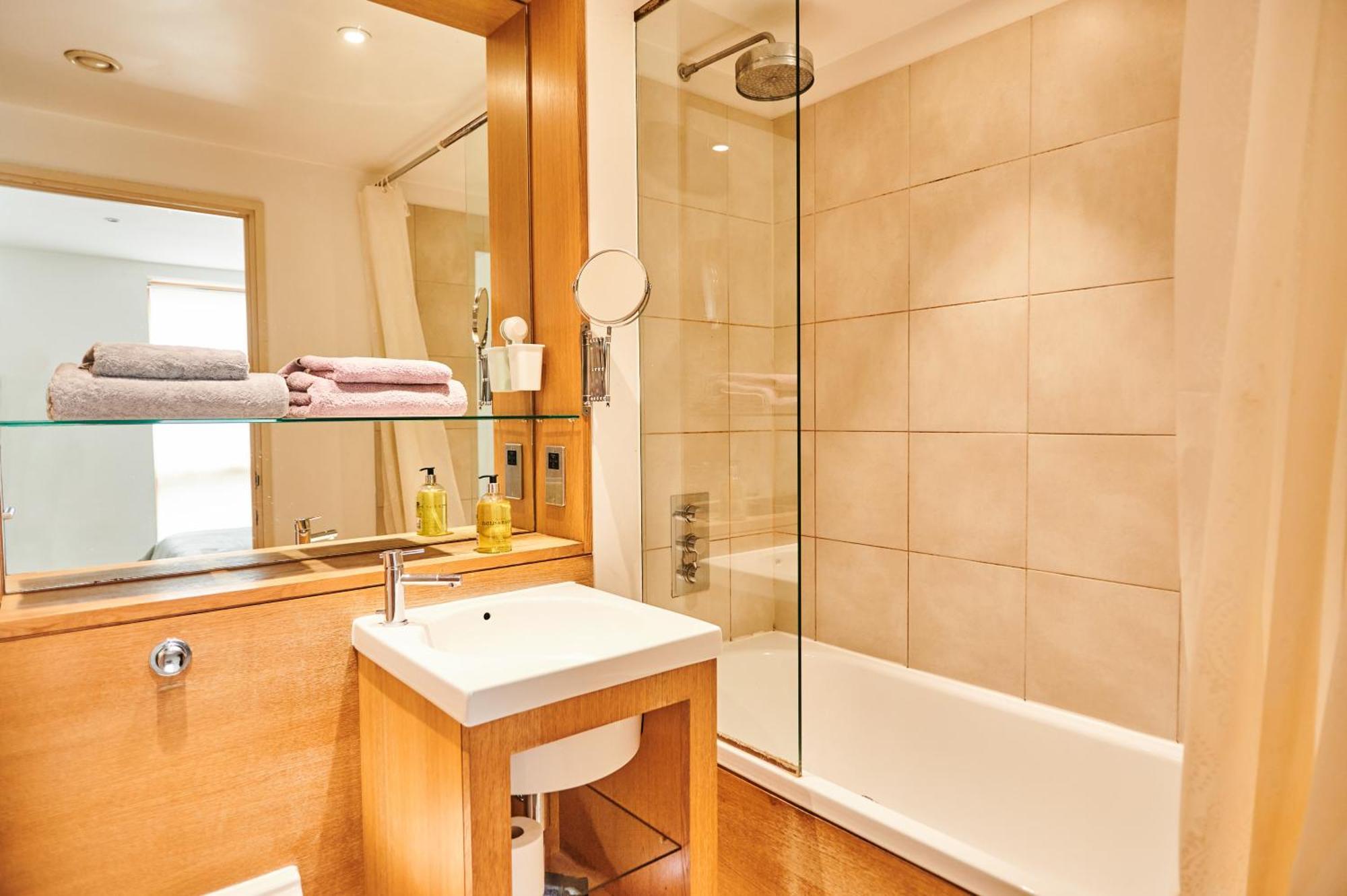 Bright 2 Bedroom Flat In Old Street With Balcony Londres Extérieur photo